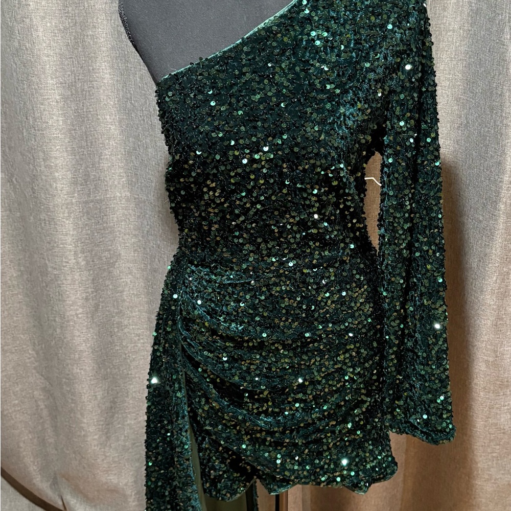 Elegant Green Sequin One-Shoulder Dress